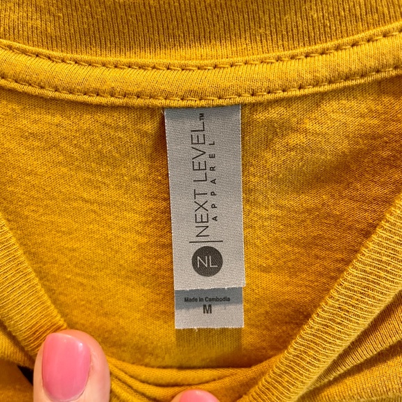 Women's Graphic Short Sleeve Tee, M, EUC, Mustard Yellow - Picture 4 of 4